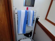 AYC Yachtbrokers - Trawler Meta King Atlantique - WC et sèche serviette