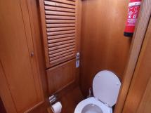 Plan Briand 64' - Toilettes séparées dans la cabine avant