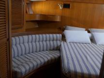 Tayana 58 - Sofa latéral de la cabine arrière