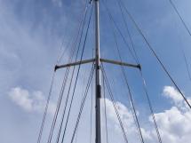 AYC Yachtbroker - Alliage 41 - Mât 2 étages de barres de flêche
