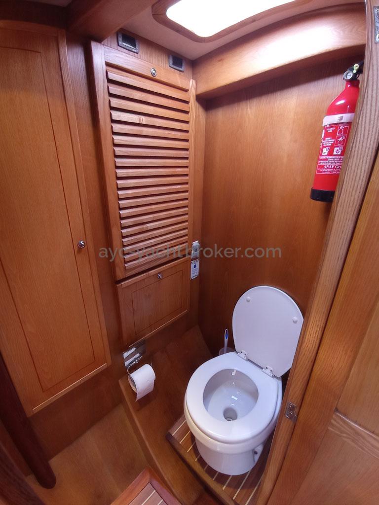 Plan Briand 64' - Toilettes séparées dans la cabine avant