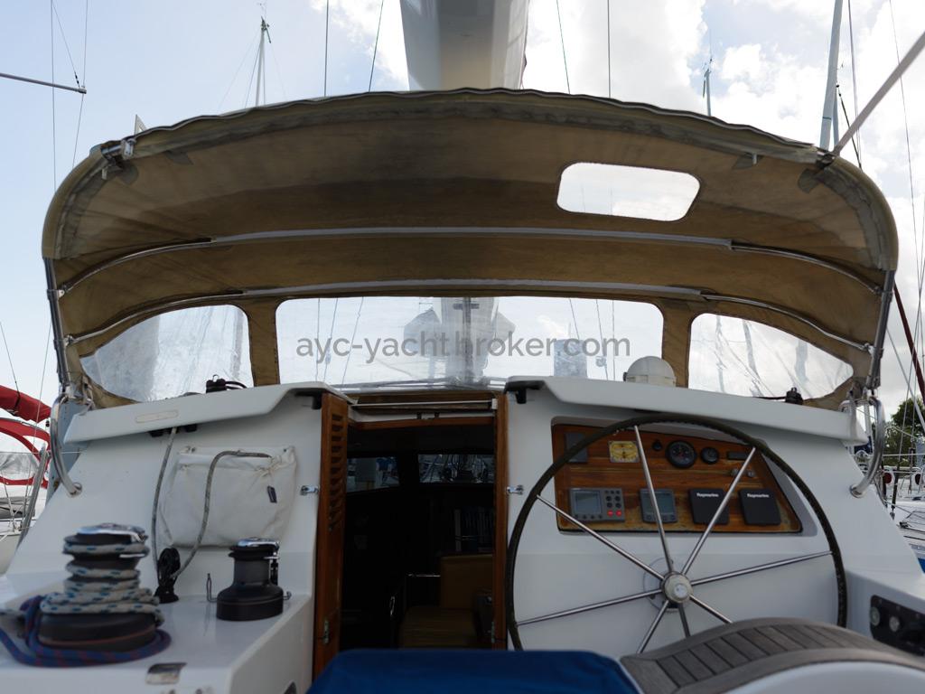 AYC Yachtbroker - JFA 45 Deck Saloon - Poste de barre