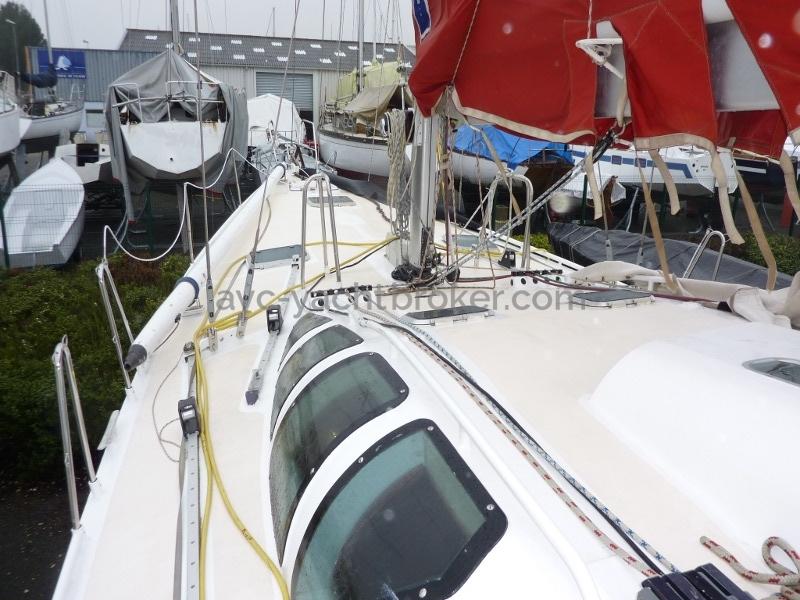 AYC Yachtbroker - Nemophys 50 - Pont avant