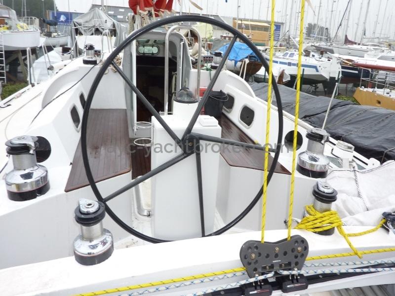 AYC Yachtbroker - Nemophys 50 - Barre à roue en carbone