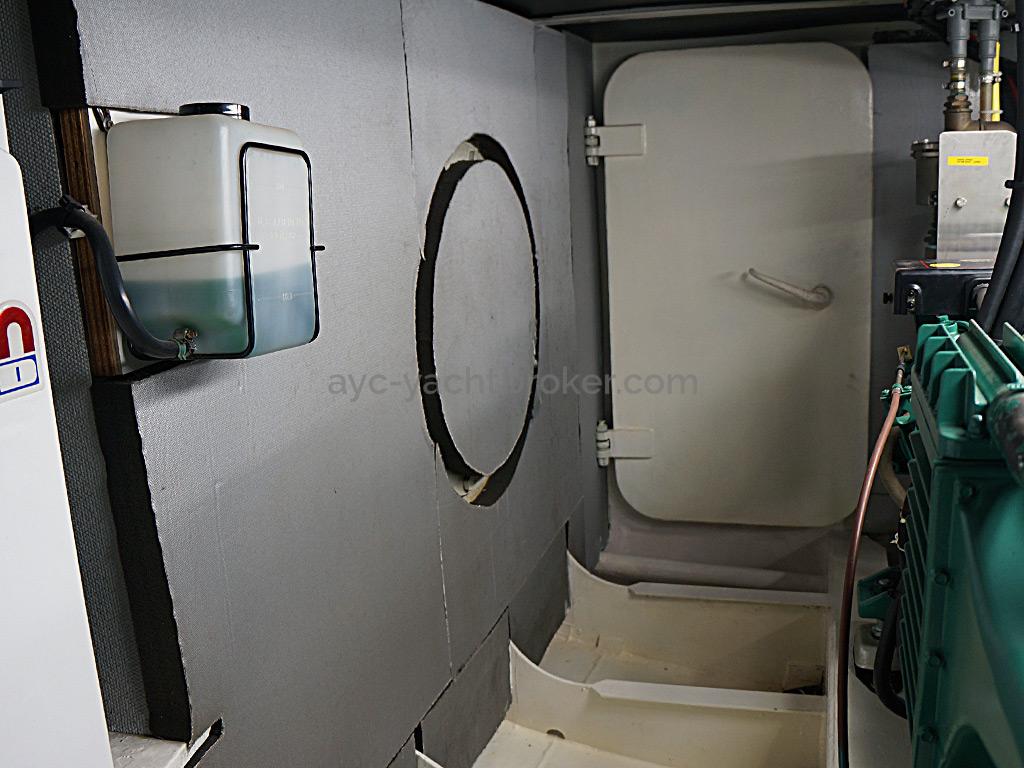 Searocco 1500 Trawler - Porte étanche d'accès de la salle des machines