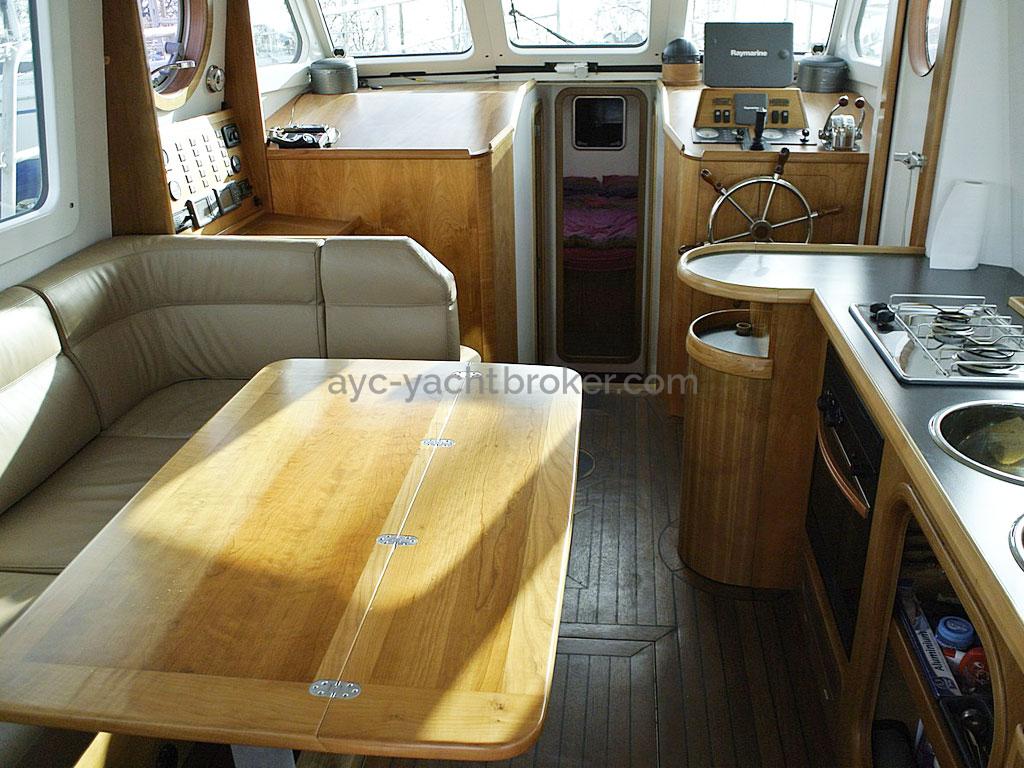 AYC Yachtbroker - Trawler Meta King Atlantique - Carré