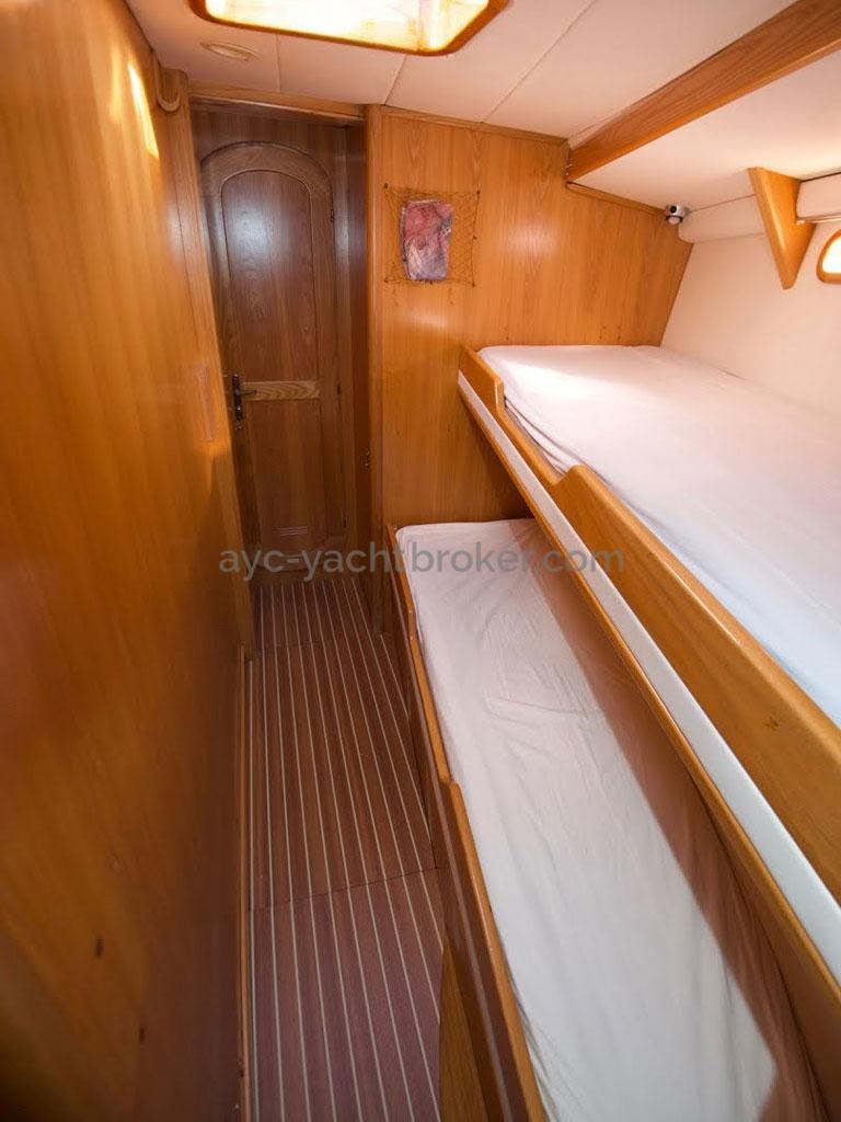 OVNI 47 - Cabine à lits superposés avant bâbord