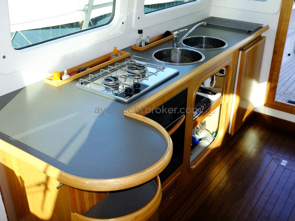AYC Yachtbroker - Trawler Meta King Atlantique - Cuisine