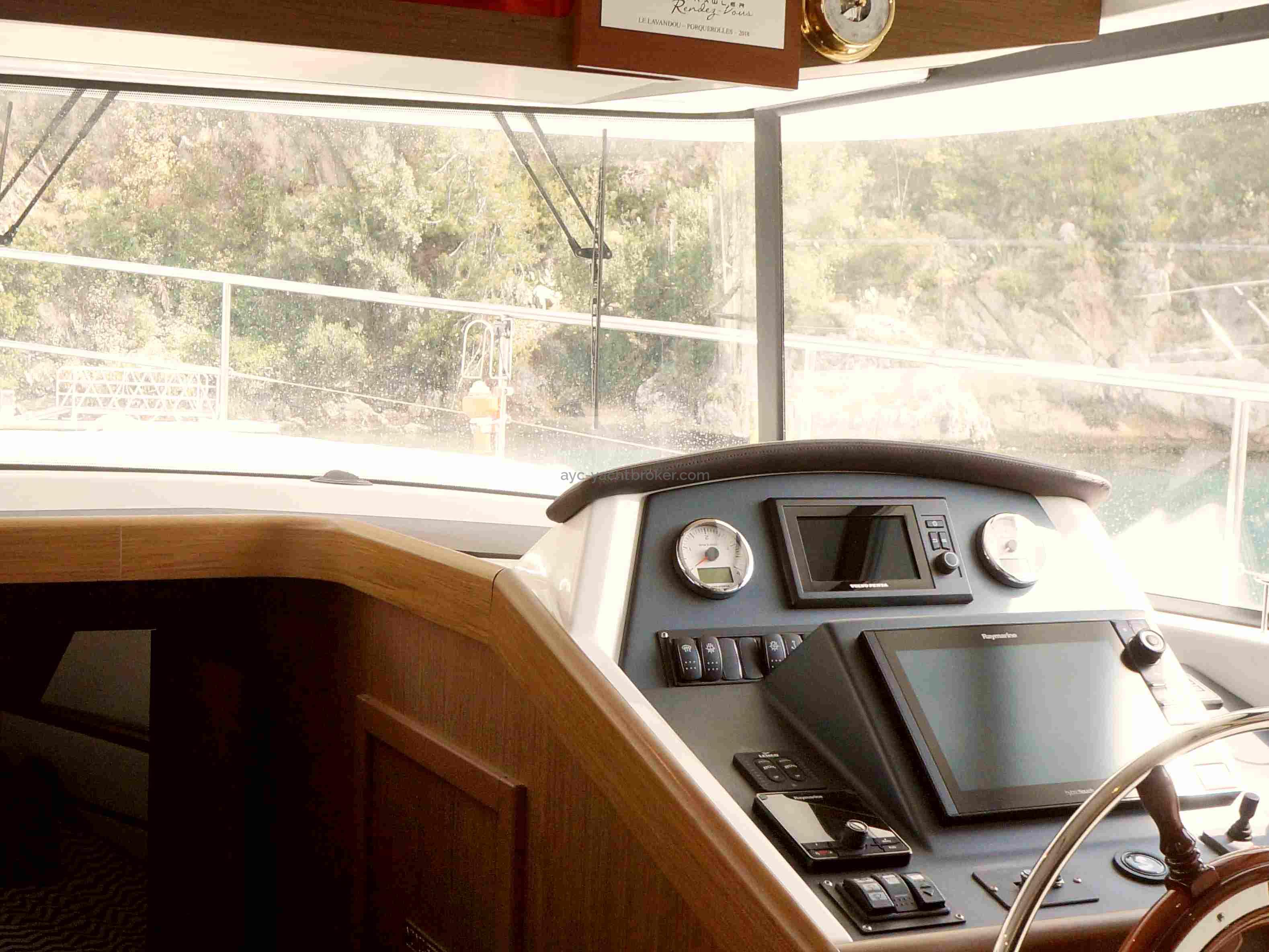 AYC - Timonerie intérieure - Swift Trawler 44 by Beneteau