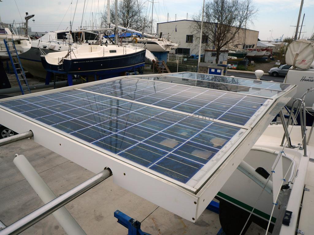 Nautitech 435 - Panneaux solaires sur portique
