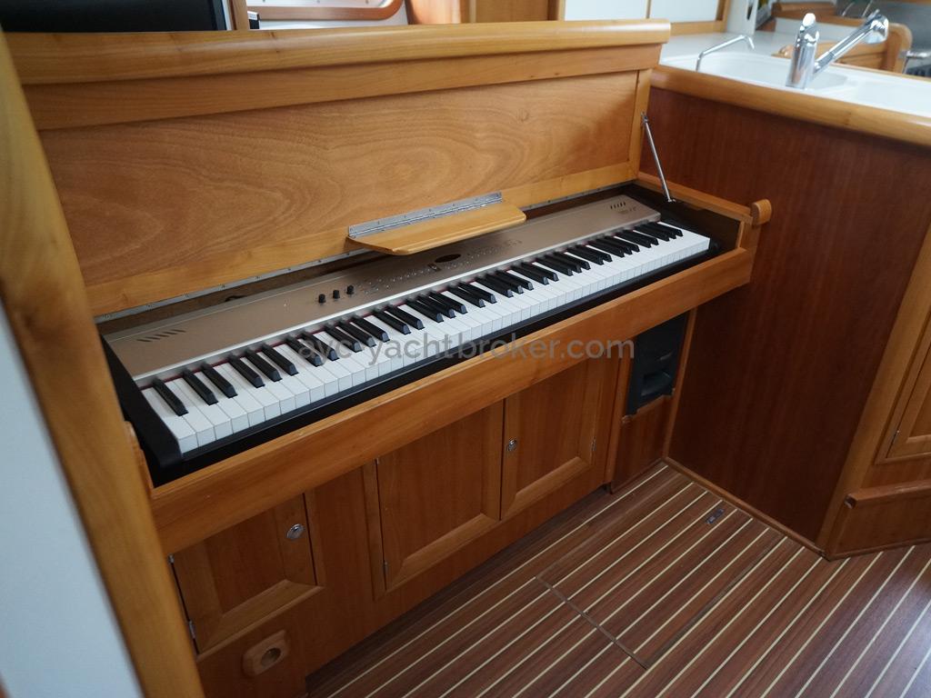 Universal Yachting 49.9 - Piano électronique