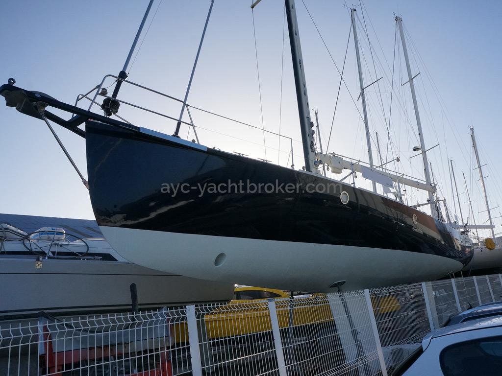 AYC Yachtbrokers - Tocade 50 - Peinture de coque neuve