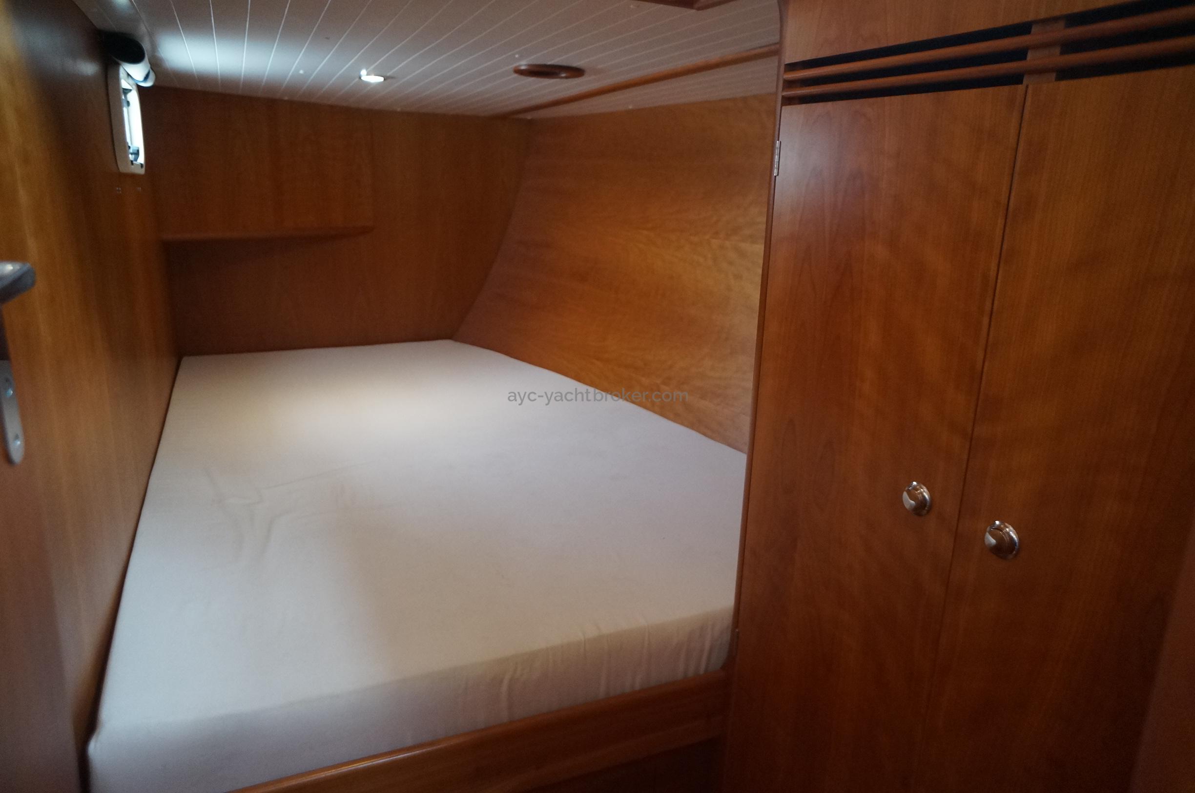 AYC - Universal Yachting 44 Cabine arrière babord