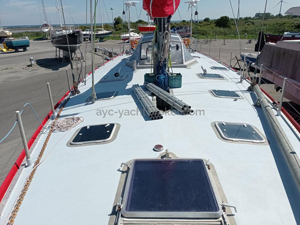 AYC Yachtbroker - Meta 20m - Pont avant