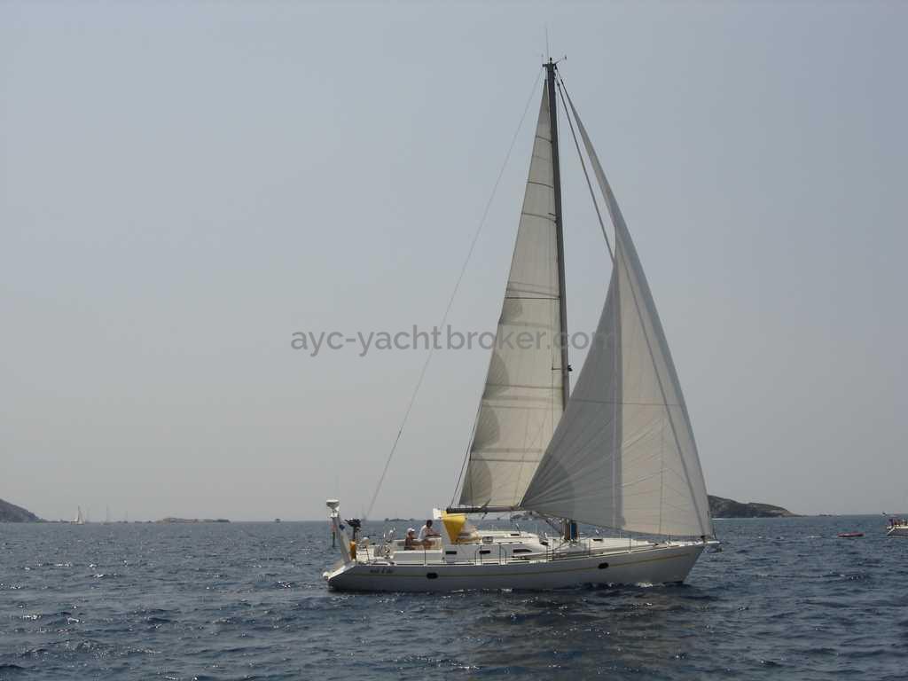 AYC - Universal Yachting 44 / Sous voiles