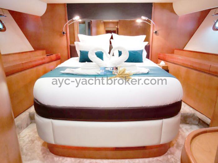 AYC International YachtBroker - MONDOMARINE 85 - Cabine 1